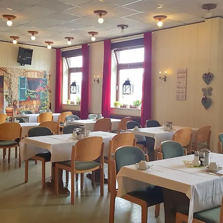 Landhotel & Altenburg 2*